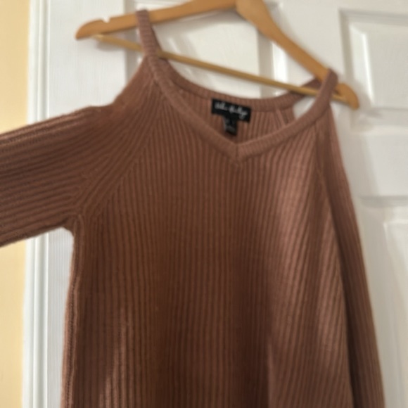 GREAT CONDITION Open Shoulder Sweater - Picture 3 of 5